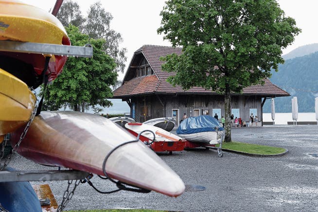 In der Studenhütte auf dem Seeplatz wird ein Sommerrestaurant entstehen. (Bild: Werner Schelbert (Oberägeri, 8. Juni 2018))
