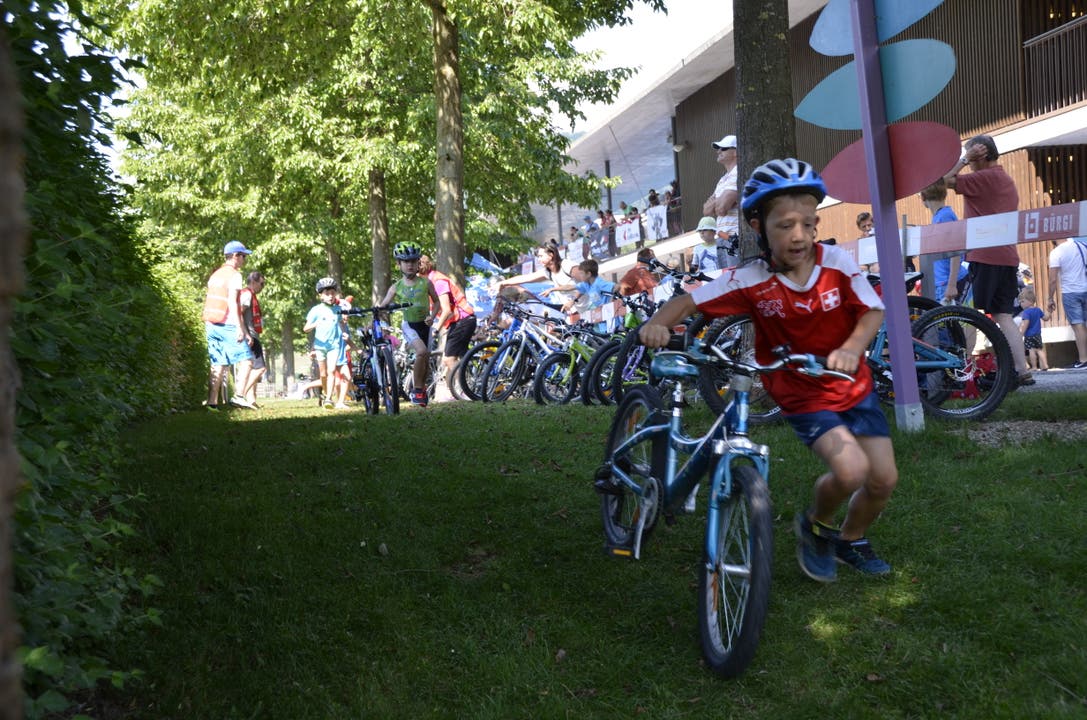 Impressionen vom Triathlon für Kinder - dem "Kids Cup by Nicola Spirig" im Seefeld-Park in Sarnen. (Bild: Matthias Stadler, 16. Juni 2018)