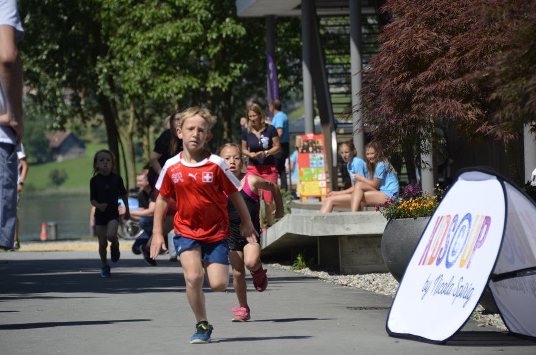 Impressionen vom Triathlon für Kinder - dem "Kids Cup by Nicola Spirig" im Seefeld-Park in Sarnen. (Bild: Matthias Stadler, 16. Juni 2018)