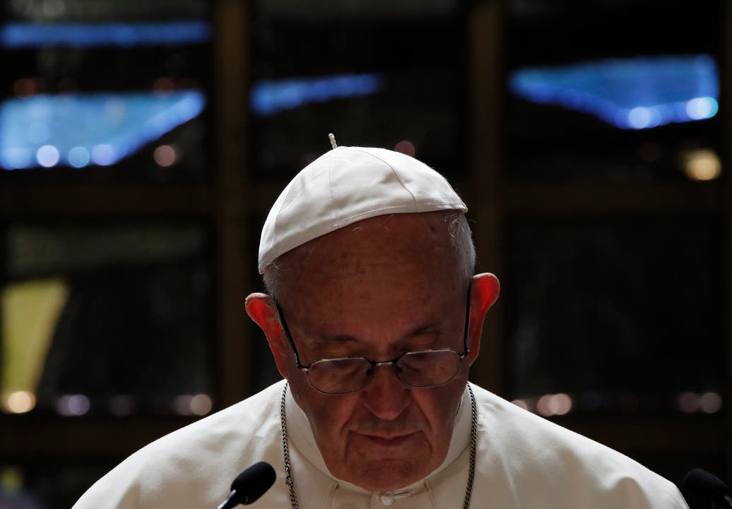 Der Papst beim ökumenischen Gebet. (Bild: KEYSTONE/REUTERS POOL/Denis Balibouse)