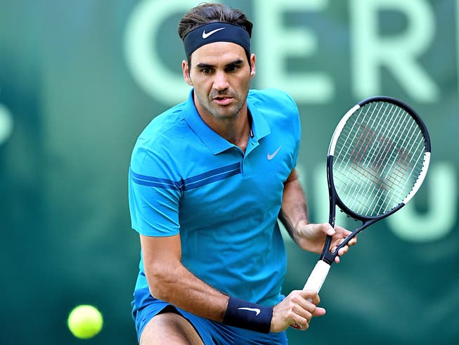 Roger Federer benötigt gegen Benoit Paire seine volle Konzentration (Bild: KEYSTONE/EPA/SASCHA STEINBACH)