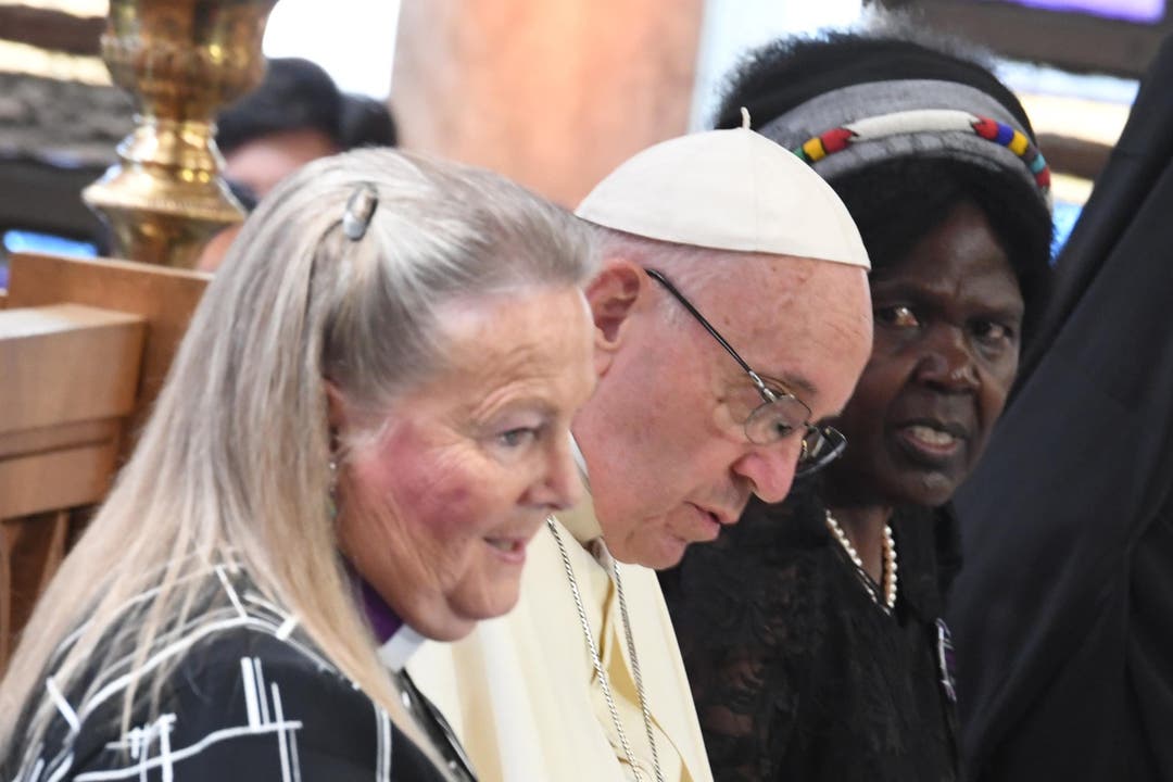 Der Papst mit Vertreterinnen des Weltkirchenrats in Genf (Bild: EPA/CIRO FUSCO)