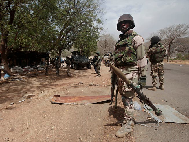 Bei einem Streit von rivalisierenden Gruppen in Nigeria sind mindestens 86 Personen ums Leben gekommen. (Bild: KEYSTONE/AP/LEKAN OYEKANMI)