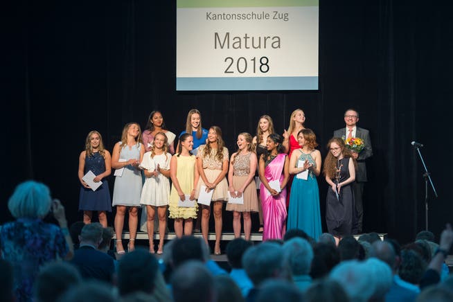 Abschlussfeier der Kanti Zug in der Waldmannhalle Baar. (Bild: Maria Schmid (Baar, 28. Juni 2018 ))