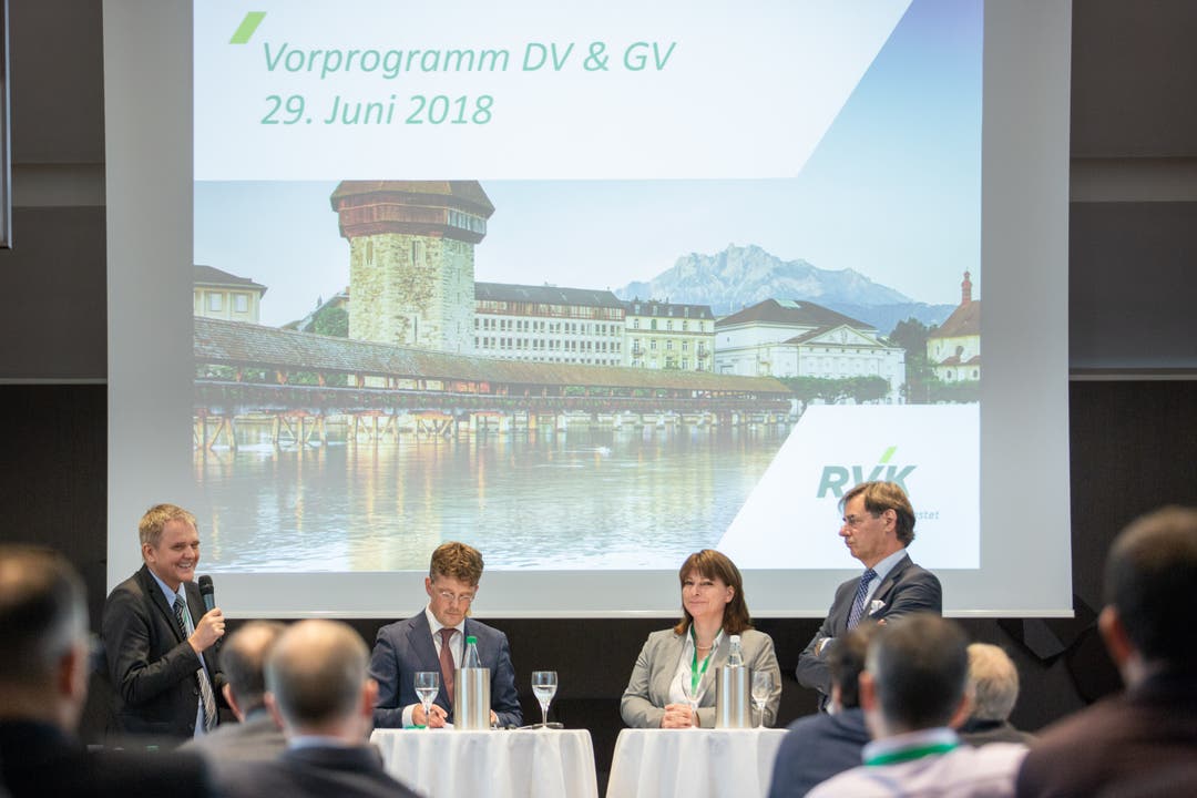 Am Podium in Luzern diskutierten Experten über «ambulant vor stationär». (Bild: RVK/Monique Wittwer, 29. Juni 2018)
