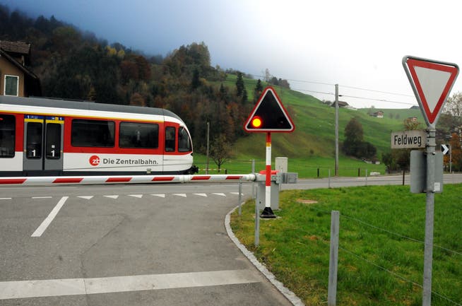 Der Unfall hat sich beim Bahnübergang Feld der Zentralbahn in Oberdorf ereignet. (Archivbild: Oliver Mattmann/NZ, 1. November 2016)