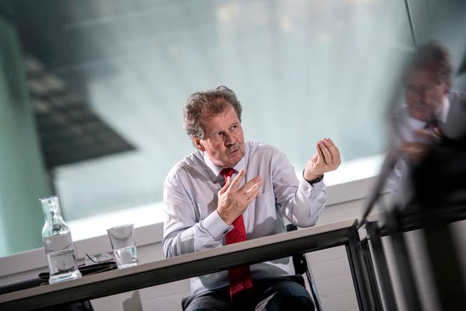 Manfred Nowak im Interview in einem Sitzungszimmer der Universität Luzern. (Pius Amrein (5. Juni 2018))