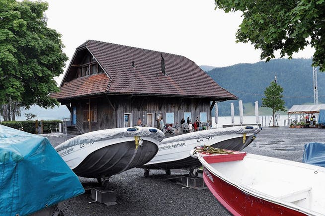 Die Studenhütte auf dem Seeplatz steht erneut im Fokus der Politik. (Bild: Werner Schelbert (Oberägeri, 8. Juni 2018))