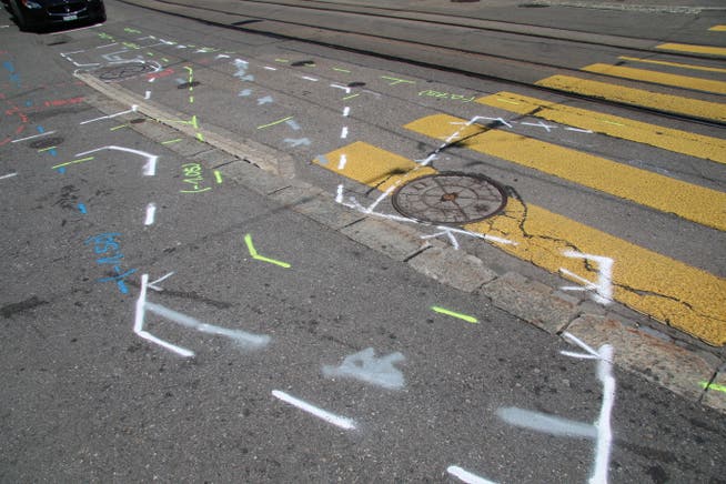 Verwirrende «Strassenkunst» auf der Bahnhofstrasse. (Bild: Reto Voneschen)