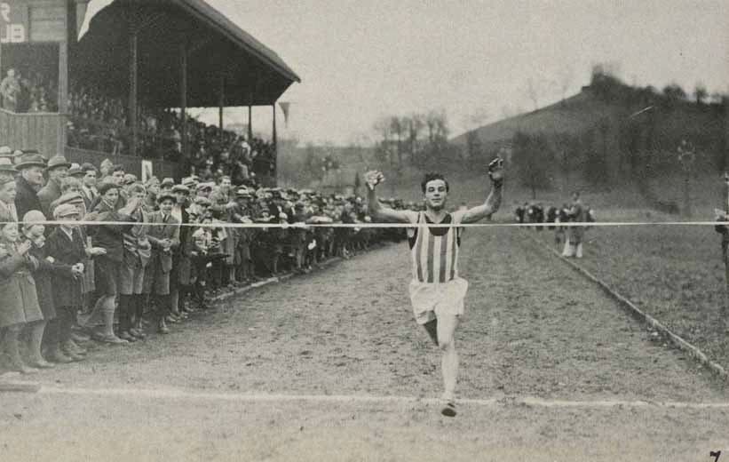 1930 findet auf der Allmend zum ersten Mal die Leichtathletik- Schweizer-Meisterschaft statt. Im Cross-Lauf siegt Hans Wehrli.
