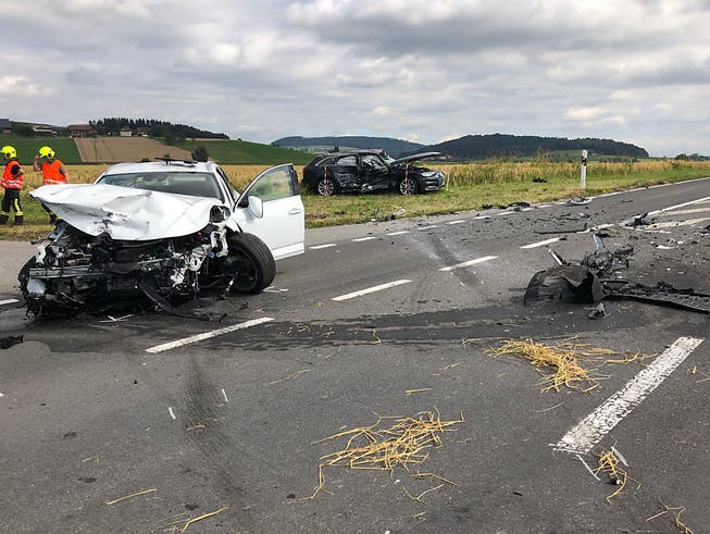Beim schweren Unfall in Gunzwil LU wurden fünf Personen verletzt, zwei davon lebensbedrohlich. (Bild: Luzerner Polizei)