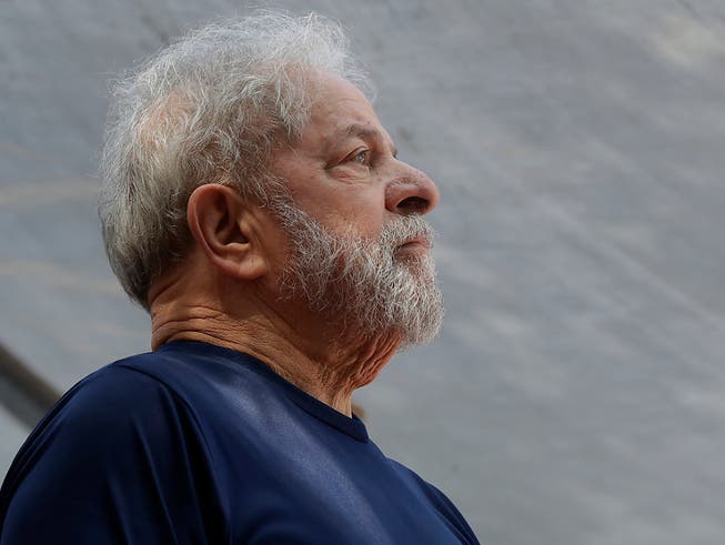 Eines von mehreren Gerichtsverfahren gegen den Ex-Präsidenten von Brasilien, Luiz Inácio Lula da Silva, ist am Donnerstag mit einem Freispruch für den Politiker zu Ende gegangen. (Bild: KEYSTONE/AP/ANDRE PENNER)