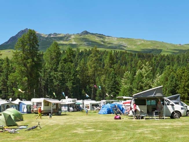 Die Schweizer Campingplätze haben 2017 so viele Übernachtungen wie noch nie verzeichnet. Im Bild der TCS-Campingplatz in St.Moritz. (Bild: KEYSTONE/PPR/TCS CAMPING)