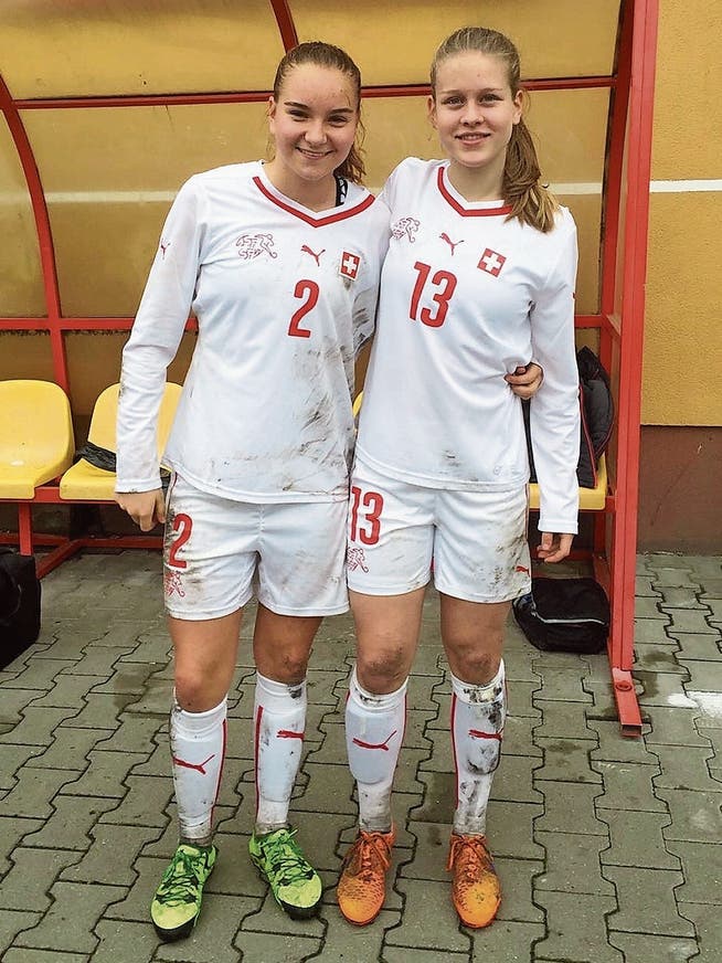 Victoria Bischof und Nadine Riesen nach ihrem Einsatz in Polen anlässlich des ersten internationalen Turniers mit dem Nationalteam vor zwei Jahren. (Bild: PD)