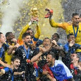 Frankreich feiert den Weltmeistertitel (Bild: Martin Meissner / AP (Moskau, 15. Juli 2018))