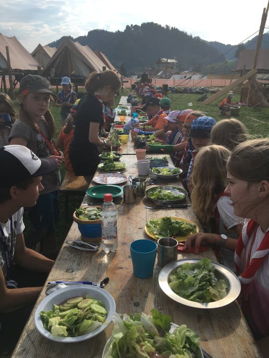 Gesundes Essen für die Kinder der Pfadi Schirmerturm Luzern im Kantonallager in Escholzmatt. (Bild: Čaj)