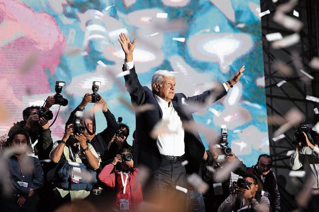 Der strahlende Sieger: Mexikos neuer Präsident Andrés Manuel López Obrador. (Bild: Alex Cruz/EPA (Mexiko-Stadt, 2. Juli 2018))