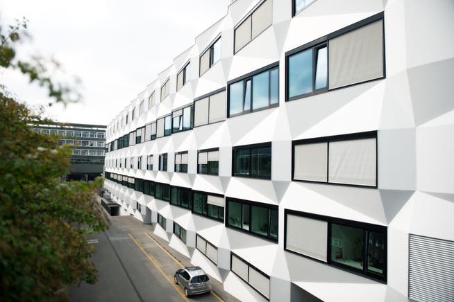 Das Gebäude der Universität Luzern. (Bild: Corinne Glanzmann, 10. September 2015)