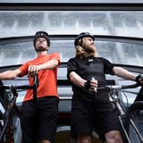 Die beiden Journalisten Urs-Ueli Schorno (links) und Raphael Zemp kurz vor dem Start  zur Tour de Lucerne. (Bild: Jakob Ineichen (Luzern, 17.07.2018))
