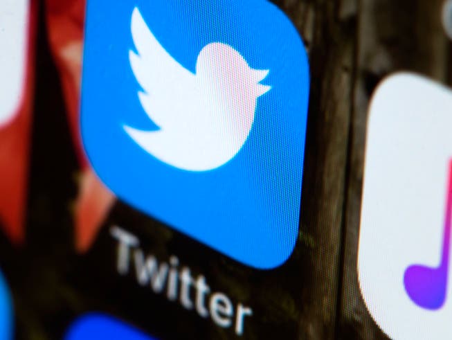 Twitter hat die Anleger mit gesunkenen Nutzerzahlen enttäuscht. Twitter erklärt den Rückgang auch damit, dass zuletzt vermehrt Nutzerkonten gelöscht und gesperrt wurden. (Bild: KEYSTONE/AP/MATT ROURKE)
