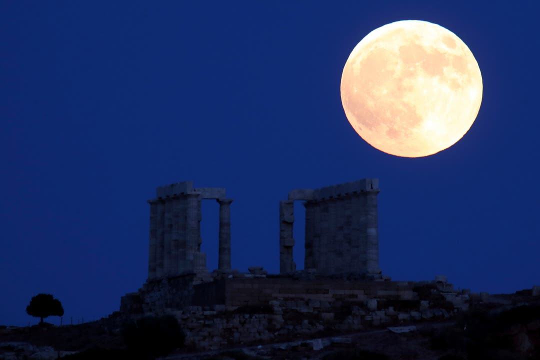 Athen (Bild: Thanassis Stavrakis / AP)
