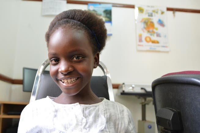 Dank CBM-Spenderinnenn und -Spendern kann auch die zehnjährige Whitney aus Uganda wieder sehen. (Bild CBM)