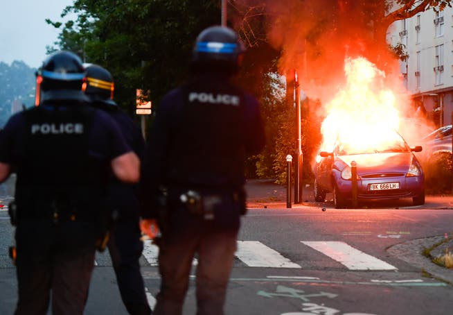 Beamte der Bereitschaftspolizei beim Einsatz in Nantes. (Franck Dubray/AP, 3. Juli 2018)