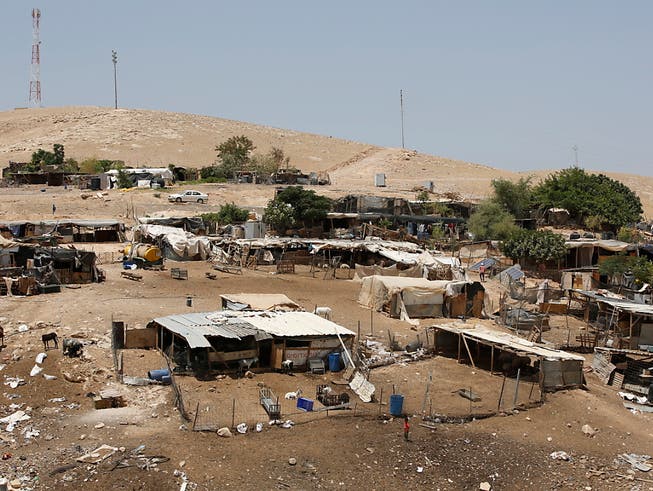 Das Beduinendorf Khan al-Ahmar zwischen Jericho and Jerusalem im Westjordanland. (Bild: KEYSTONE/EPA/ABIR SULTAN)