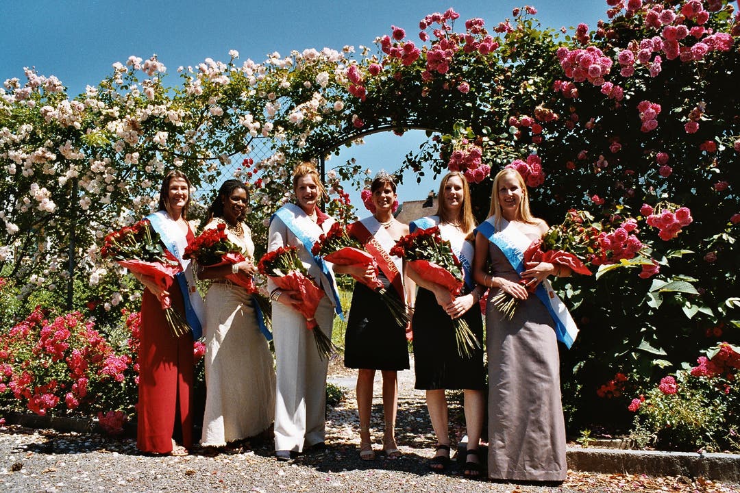 Die Aspirantinen aufs Rosenköniginen-Amt von 2004