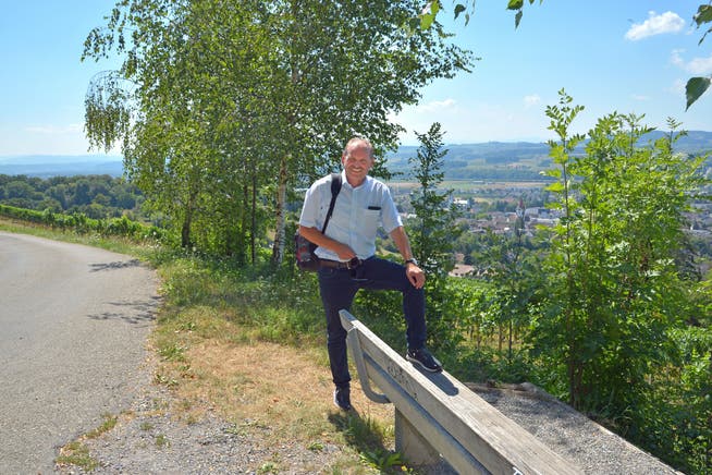 Gemeindepräsident Max Vögeli zeigt seinen Lieblingsplatz hoch über Weinfelden. (Bild: Mario Testa)