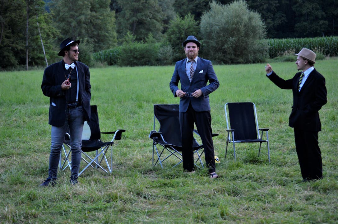 Die Jungwacht Sempach erhält in ihrem Lager in Bischofszell TG Besuch von drei Herren der «Cosa Nostra». (Bild: Jan Hummel/Luca Arnold)