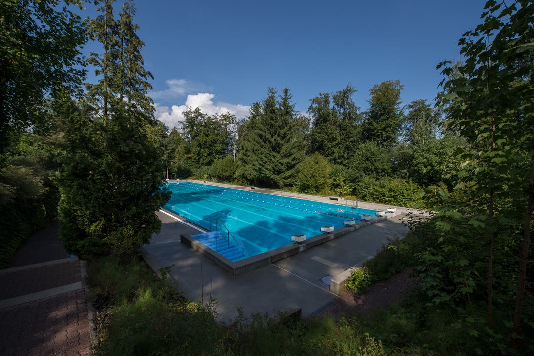 Bei der Sanierung soll das Streckenschwimmbecken von 50 auf 25 Meter verkürzt werden. (Bild: Dominik Wunderli, 17. August 2018)
