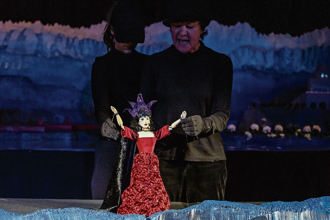 Das Lucerne Festival fürKinder...: mit der bösen Zauberin von «Das Traumland». (Bild: Patrick Hürlimann)