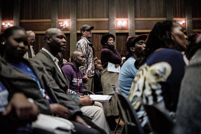 Eine Gemeindeversammlung in Südafrika bezüglich der neuen Landreform. (Bild: Gulshan Khan/AFP (Vereeniging, 27. Juli 2018))