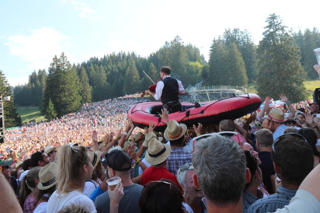 15 000 Fans besuchten das Schlager Open Air auf der Molseralp in Flumserberg und feierten ihre Schlagerstars. (Bild: Ignaz Good)
