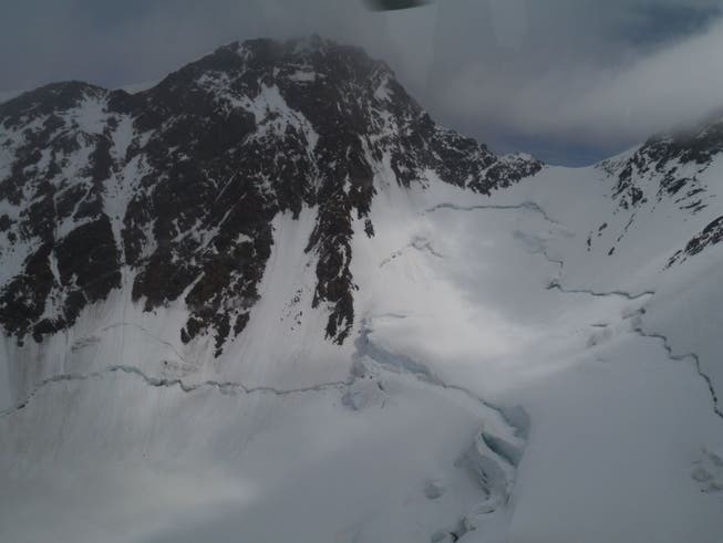 Ein Bergsteiger verunfallte an der Dufourspitze tödlich. Kurz vor dem Gipfel stürzte er mehrere hundert Meter in die Tiefe. (Bild: Kantonspolizei Wallis)