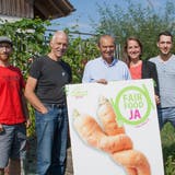 Machen sich für die Fair-Food-Initiative stark: Beat Schenk, Toni Kappeler, Kurt Egger, Nina Schläfli, Simon Vogel. (Bild: ck)
