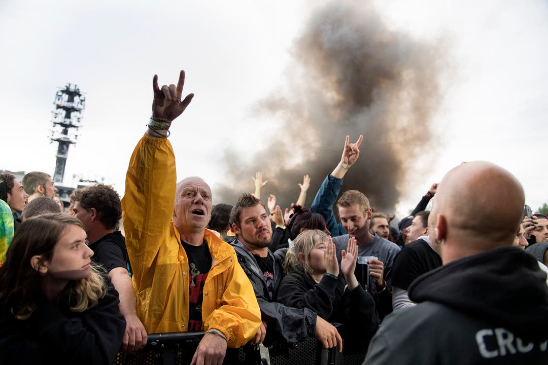 Die Toten Hosen auf der Allmend Luzern. Publikum, Fans während der Vorgruppe «Feine Sahne Fischfilet». (Bild: Corinne Glanzmann (Luzern, 25. August 2018))