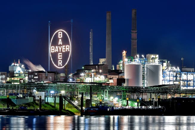 Das Bayer-Werk in Leverkusen. Bild: Sascha Steinbach/EPA (2. Juli 2018)