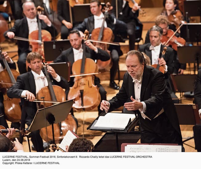 Alle Konzerte praktisch ausverkauft: Riccardo Chailly dirigiert das Lucerne Festival Orchestra. (Bild: LF/Priska Ketterer)