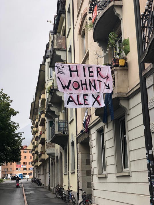 «Hier wohnt Alex»: Eine liebevolle Hommage an einen der ganz grossen Hits der deutschen Punkrocker an der Neustadtstrasse in der Stadt Luzern. (Bild: Michael Graber)