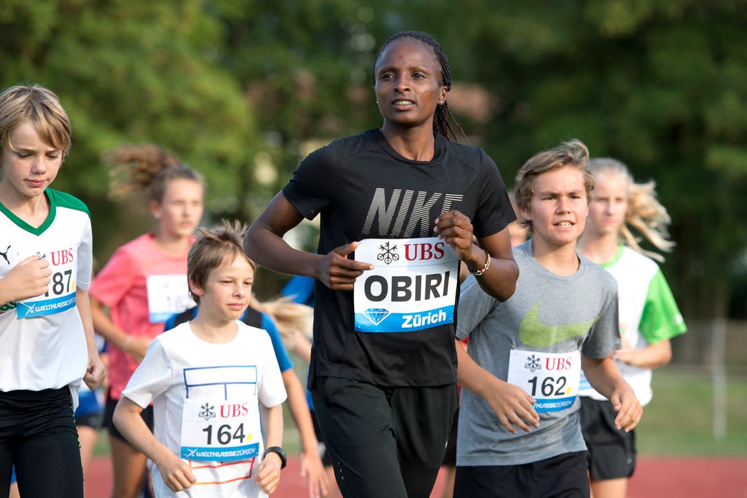 Mit dabei auf der Herti-Anlage war auch Weltmeisterin Hellen Obiri aus Kenia. (Bild: Maria Schmid ( Zug, 28. August 2018 ))