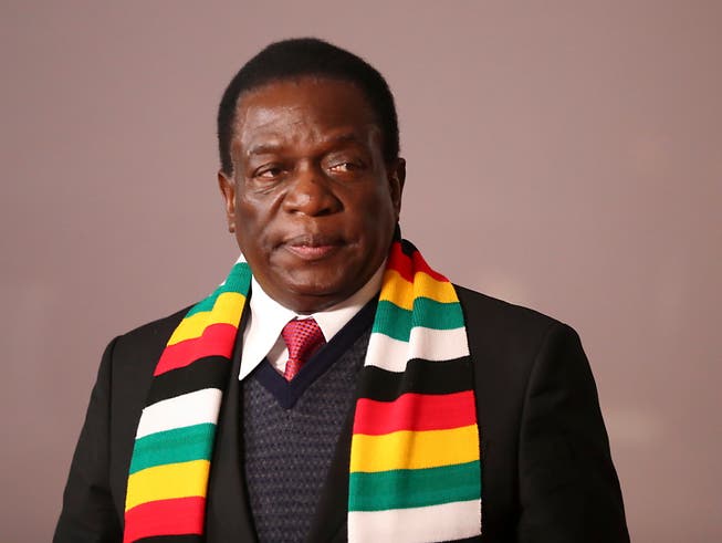 Bei der Präsidentschaftswahl in Simbabwe hat der Amtsinhaber Emmerson Mnangagwa von der Regierungspartei Zanu-PF eine knappe absolute Mehrheit erzielt. (Bild: KEYSTONE/EPA REUTERS POOL/MIKE HUTCHINGS / POOL)