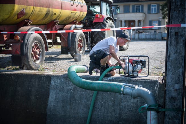 Auch Bauern aus Buch müssen in nächster Zeit beim Kieshafen in Güttingen Wasser pumpen. (Bild: Reto Martin)