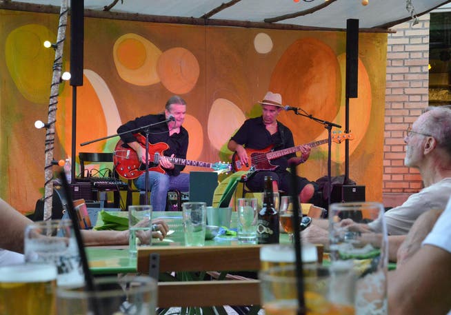Andy Egert und Marc Ray Oxendine spielten anlässlich der Sommerloch-Konzerte im Eisenwerk. (Bild: Christoph Heer)