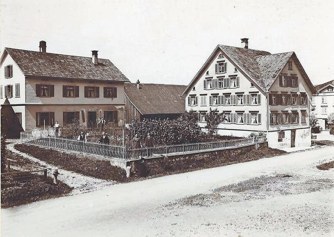 Die Scheune (Bildmitte) des Hauses Berger, in dem sich das erste Depot für die Landi Ganterschwil befand. (Bild: PD)