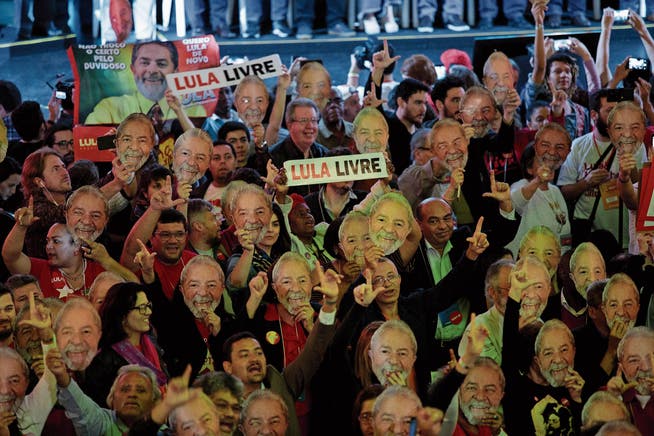 Unterstützer von Ex-Präsident Lula da Silva in São Paulo. (Bild: Patricia Monteiro/Bloomberg; 4. August 2018)