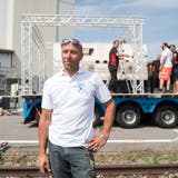 Flinke Hände bauen seit Donnerstag auf dem Landi-Areal das «Lovemobile »von Ronny Schröter auf. (Bild: Dominik Wunderli (Sempach-Station, 9. August 2018))