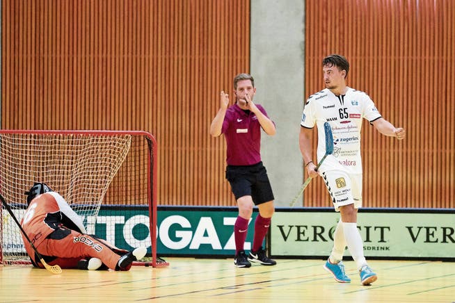 Zugs Andreas Dahlqvist (rechts) trifft zwar dreimal, kann die Niederlage aber auch nicht abwenden. (Bild: Michael Peter/Zug United (9. September 2018))