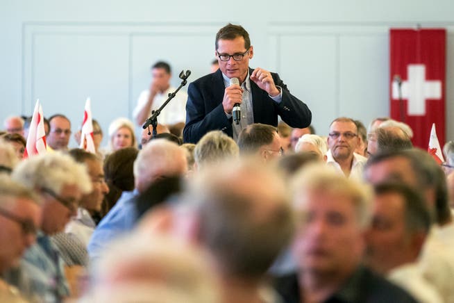 Roger Köppel bei einem Auftritt vor SVP-Delegierten. (Bild: Alexandra Wey/Keystone (Unterägeri, 25. August 2018))